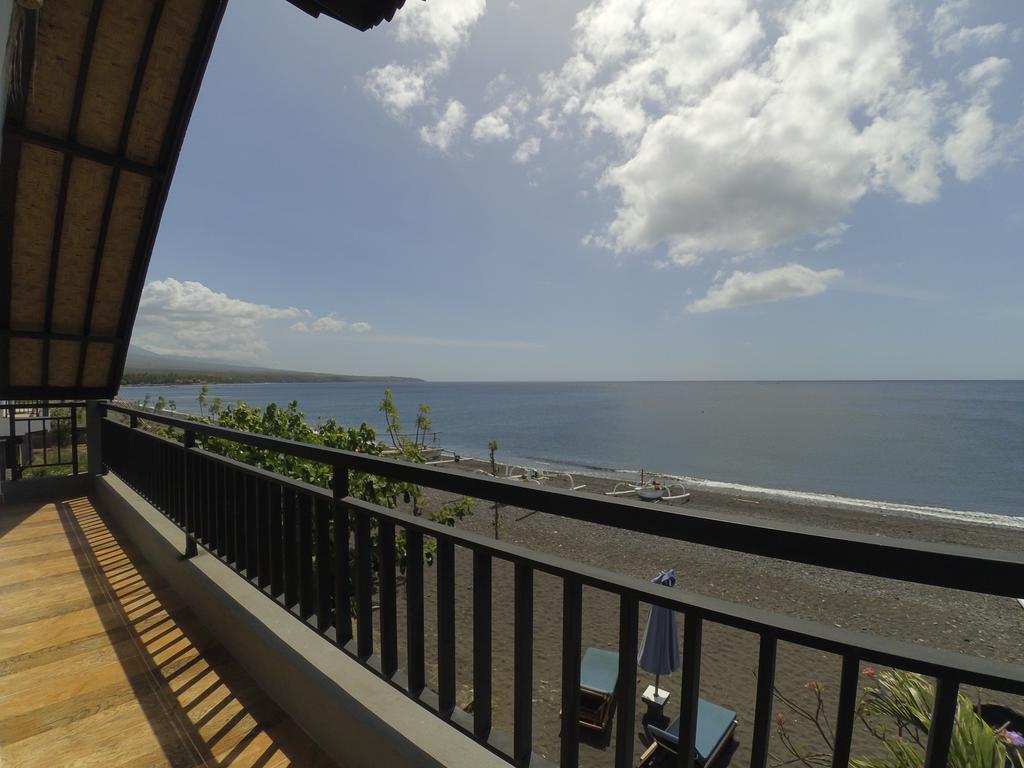 The Bbq Guest House Amed  Room photo