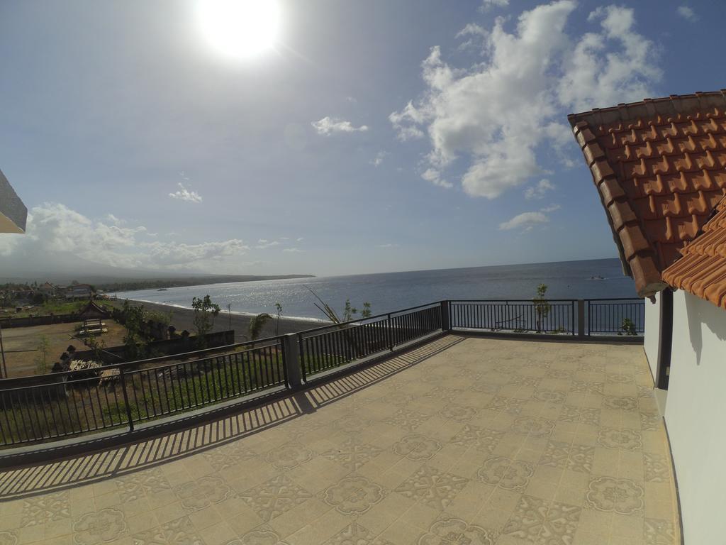 The Bbq Guest House Amed  Room photo